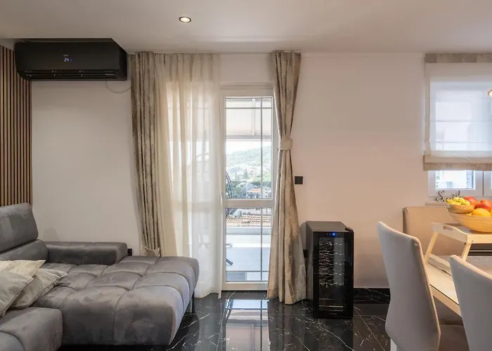 Jasenka * Zavalatica